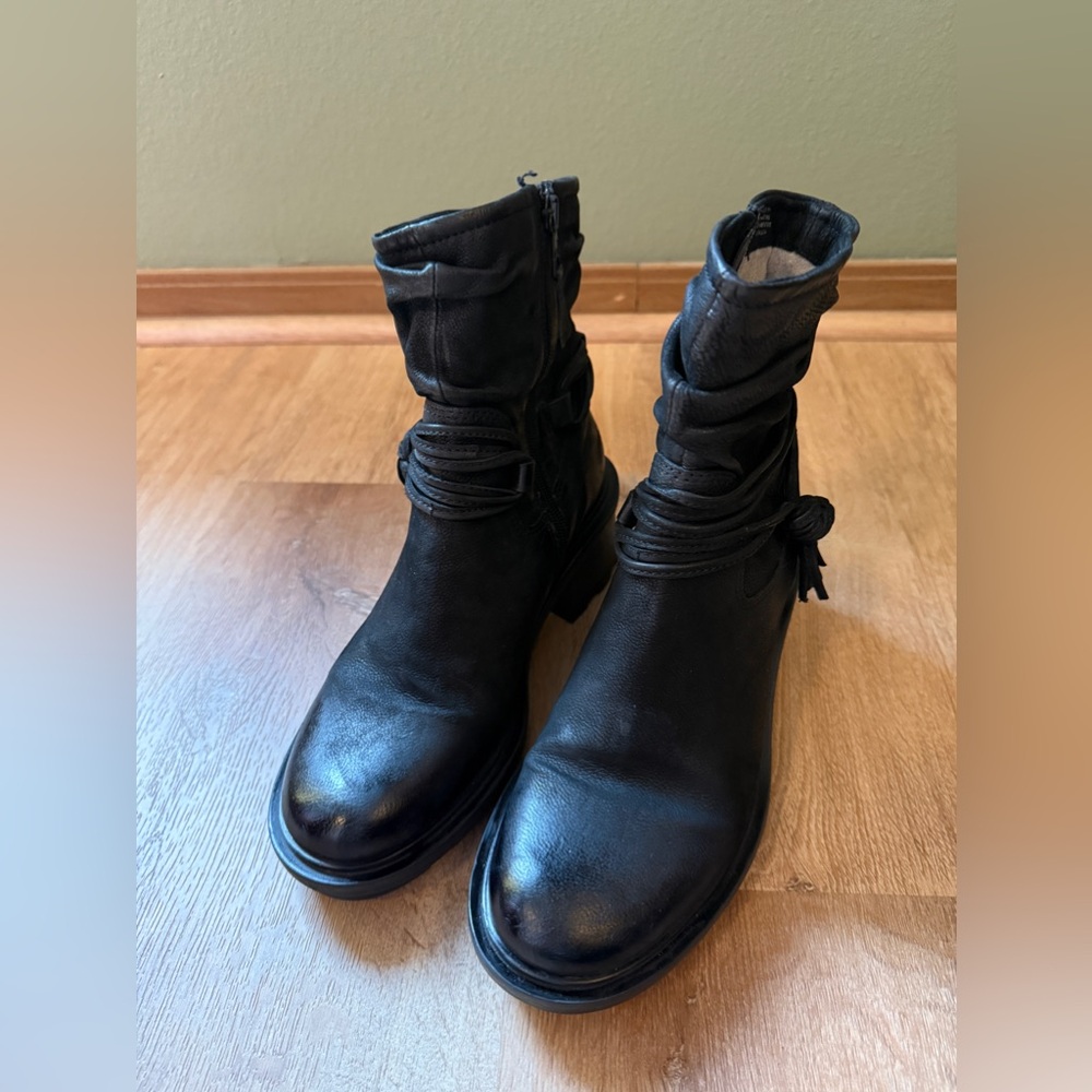 Mix Mooz New York City Leather Boots